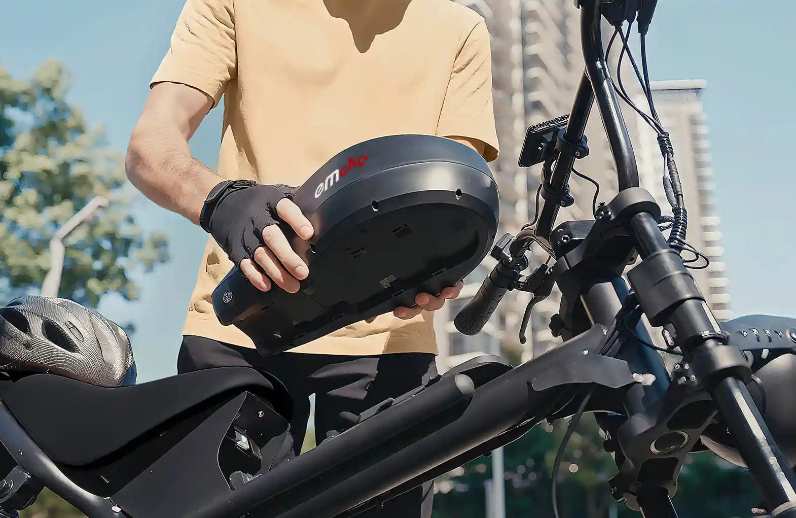 C93 removable battery removal demonstration
